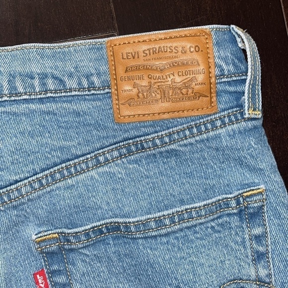 LEVIS ‘Ribcage Straight’ Premium High Rise Ankle Show Jeans - Ripped Knee - 29” - Picture 5 of 10